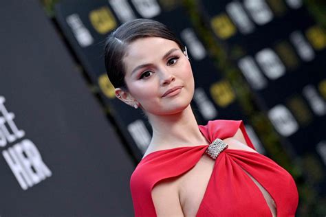 selena gomez boob pics|Selena Gomez Wore Nothing But a Plunging Red Bra in a Set of。